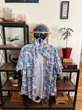 Izod Saltwater XL Men's Short-Sleeve Floral Button-Up Blue & Pink flamingos